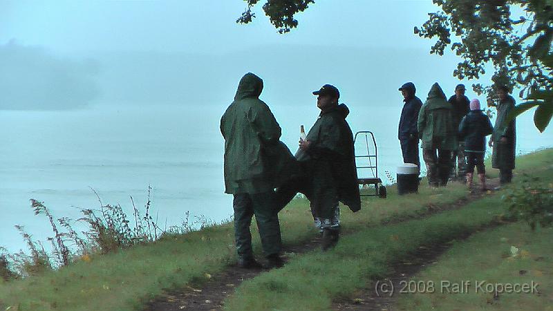 2008-09-13_stromfischen (9).JPG - Kurz vor dem Fischen kam dann wieder der große Regen